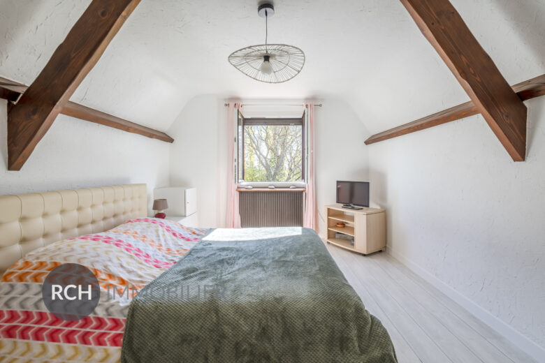 Photos du bien : Civry-la-Forêt – Maison familiale avec piscine dans un environnement privilégié