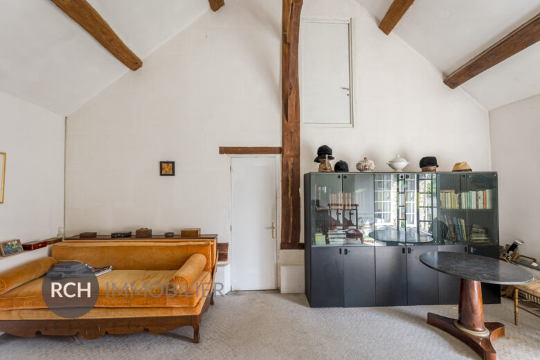 Photos du bien : Bazainville – Maison en pierre à rénover sur un beau terrain boisé