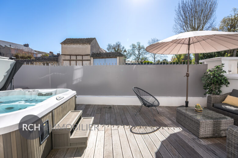 Photos du bien : Houdan Centre – Maison de Maître joliment rénovée au coeur de Houdan