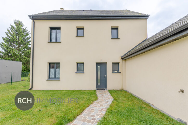 Photos du bien : Méré – Maison familiale récente avec de beaux volumes
