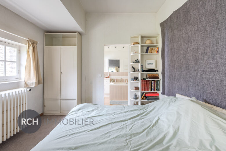 Photos du bien : Bazainville – Maison en pierre à rénover sur un beau terrain boisé