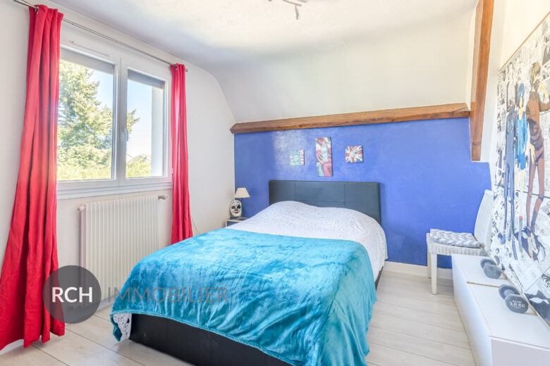 Photos du bien : Civry-la-Forêt – Maison familiale avec piscine dans un environnement privilégié