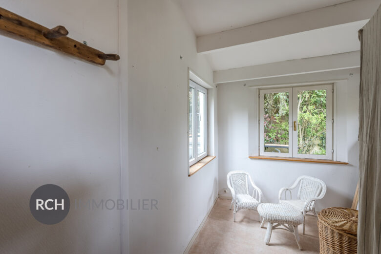 Photos du bien : Saint-Lubin-de-la-Haye – Maison joliment rénovée entourée de son jardin arboré