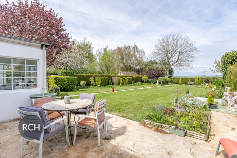 Photos du bien : Le Tremblay-sur-Mauldre – Maison familiale au calme avec joli jardin