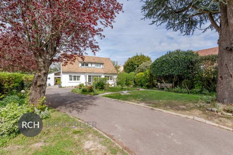 Photos du bien : Le Tremblay-sur-Mauldre – Maison familiale au calme avec joli jardin