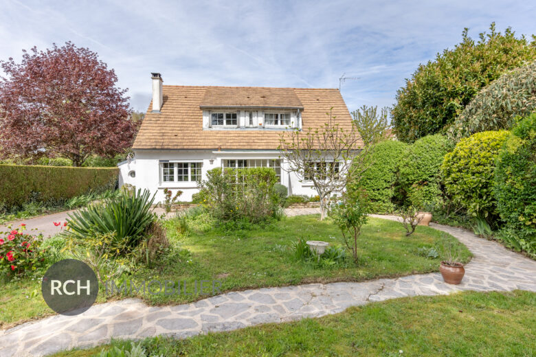 Photos du bien : Le Tremblay-sur-Mauldre – Maison familiale au calme avec joli jardin