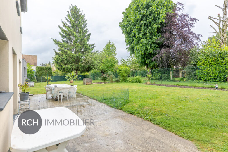 Photos du bien : Méré – Maison familiale récente avec de beaux volumes