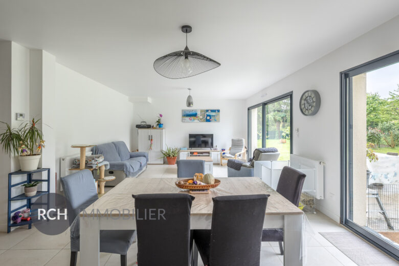 Photos du bien : Méré – Maison familiale récente avec de beaux volumes