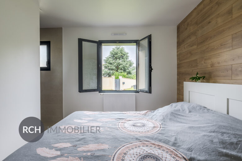 Photos du bien : Méré – Maison familiale récente avec de beaux volumes
