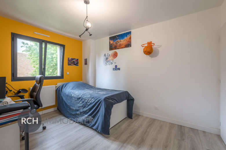 Photos du bien : Méré – Maison familiale récente avec de beaux volumes