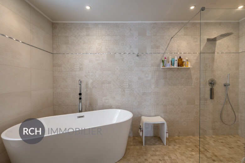 Photos du bien : Exclusivité – Boissy-Sans-Avoir – Maison familiale entièrement rénovée située au coeur d&rsquo;un village