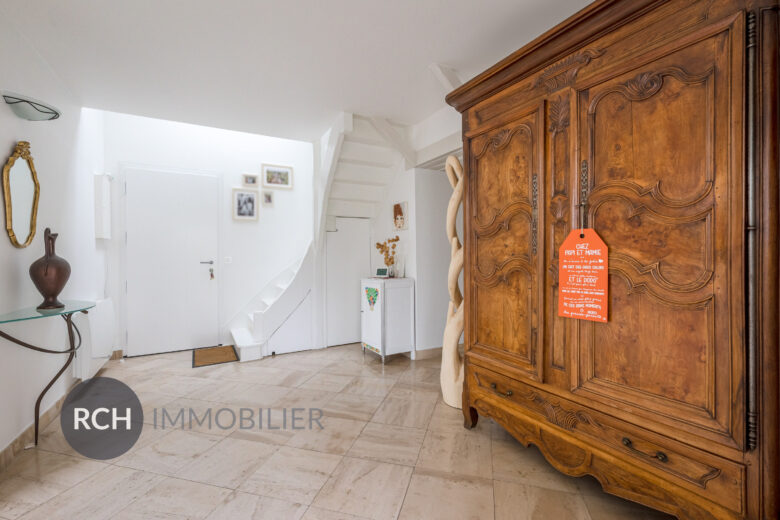 Photos du bien : Exclusivité – Boissy-Sans-Avoir – Maison familiale entièrement rénovée située au coeur d&rsquo;un village