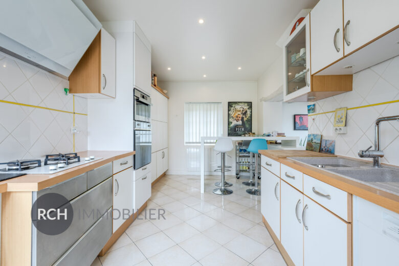 Photos du bien : Exclusivité – Boissy-Sans-Avoir – Maison familiale entièrement rénovée située au coeur d&rsquo;un village