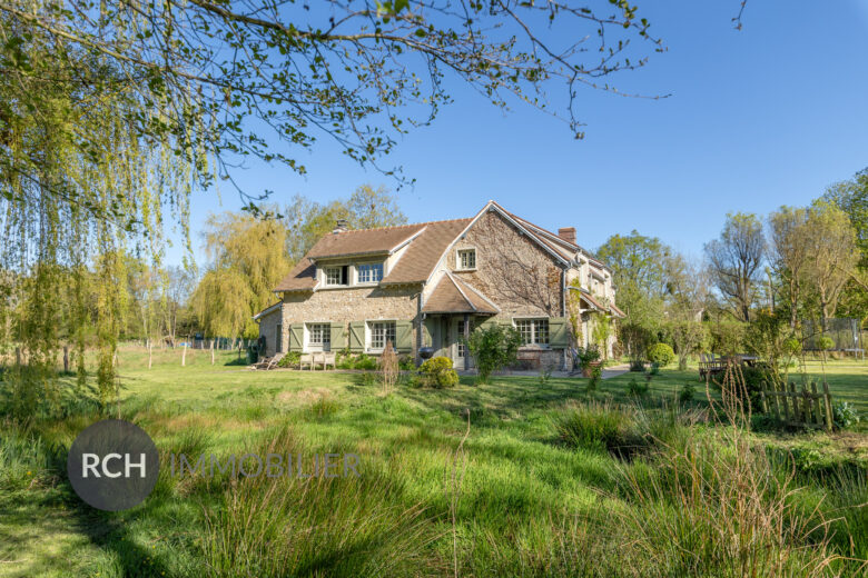 Photos du bien : Gambais – Demeure de charme avec vue dégagée au coeur de la forêt.