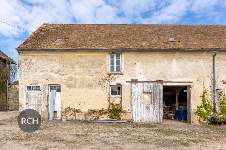 Photos du bien : Exclusivité – Garancières – Superbe grange à réhabiliter sur double niveau avec cachet préservé