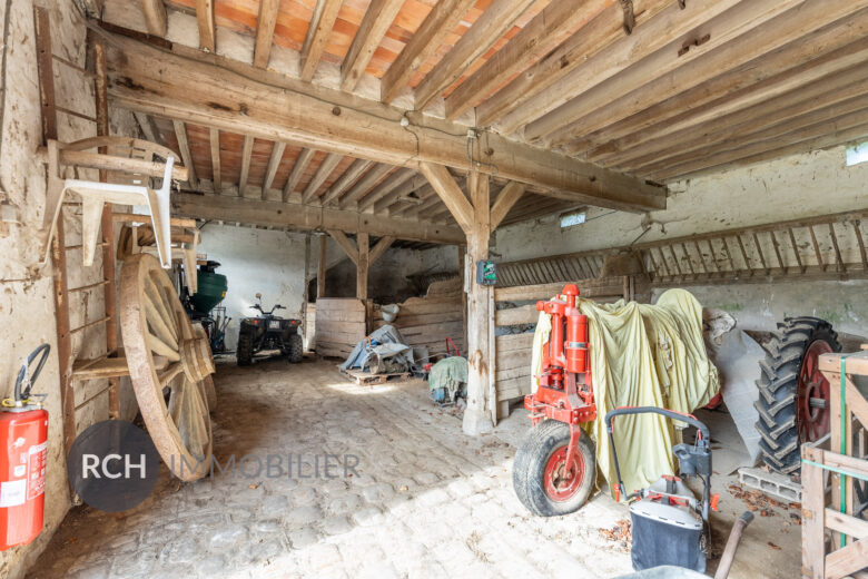 Photos du bien : Exclusivité – Garancières – Superbe grange à réhabiliter sur double niveau avec cachet préservé