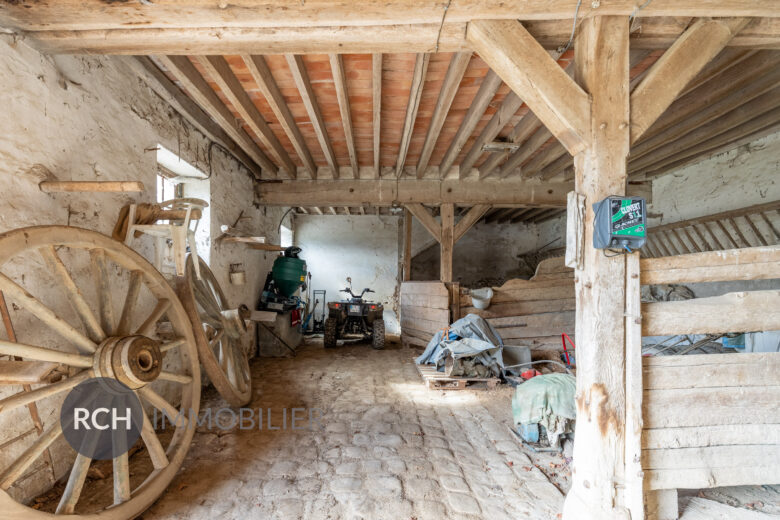 Photos du bien : Exclusivité – Garancières – Superbe grange à réhabiliter sur double niveau avec cachet préservé