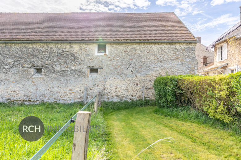 Photos du bien : Exclusivité – Garancières – Superbe grange à réhabiliter sur double niveau avec cachet préservé