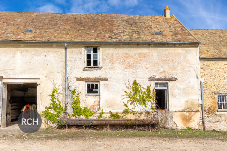 Photos du bien : Exclusivité – Garancières – Grange à aménager sur deux niveaux avec fort potentiel
