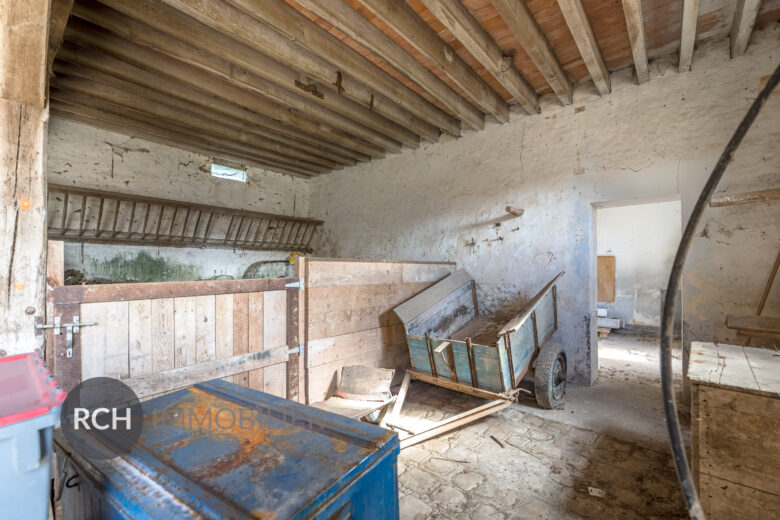 Photos du bien : Exclusivité – Garancières – Grange à aménager sur deux niveaux avec fort potentiel