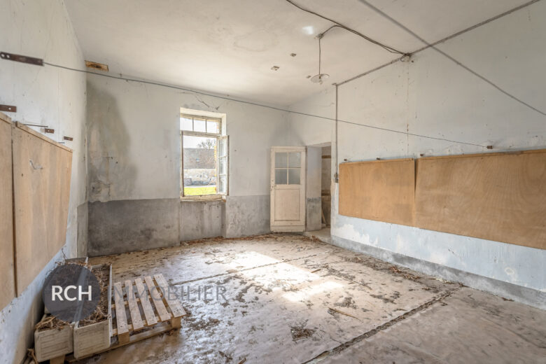 Photos du bien : Exclusivité – Garancières – Grange à aménager sur deux niveaux avec fort potentiel