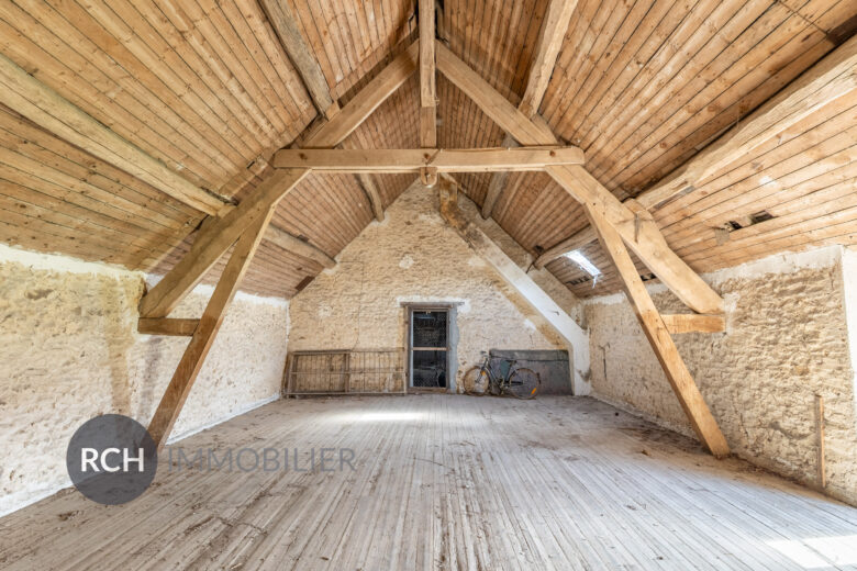 Photos du bien : Exclusivité – Garancières – Grange à aménager sur deux niveaux avec fort potentiel