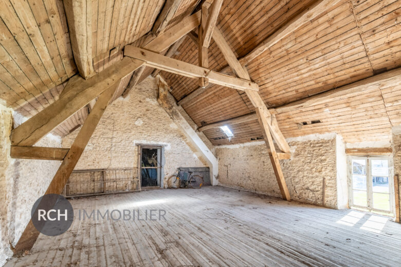 Photos du bien : Exclusivité – Garancières – Grange à aménager sur deux niveaux avec fort potentiel