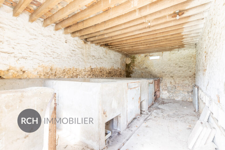 Photos du bien : Exclusivité – A Garancières – Grange à rénover sur un joli jardin avec vue dégagée