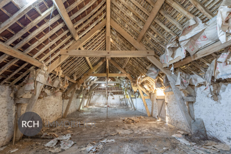 Photos du bien : Exclusivité – A Garancières – Grange à rénover sur un joli jardin avec vue dégagée