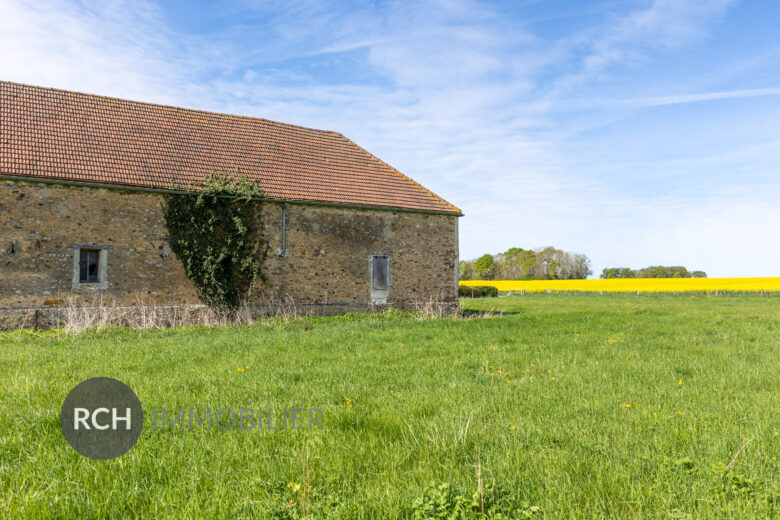 Photos du bien : Exclusivité – Garancières – Grange de caractère avec espaces généreux à valoriser