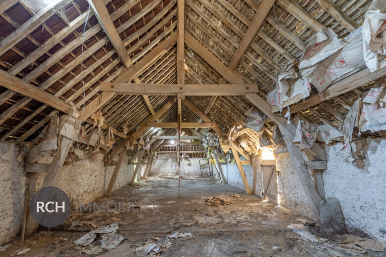 Photos du bien : Exclusivité – Garancières – Grange de caractère avec espaces généreux à valoriser