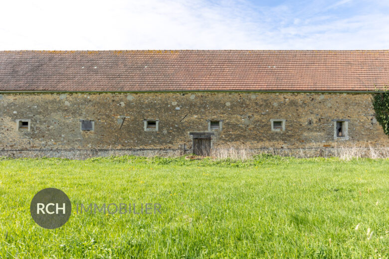 Photos du bien : Exclusivité – Garancières – Grange avec un beau potentiel de transformation