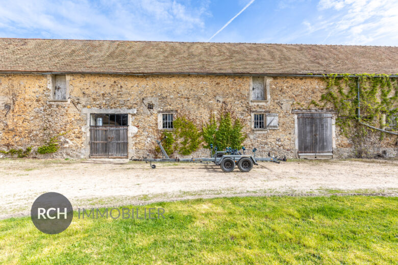 Photos du bien : Exclusivité – Garancières – Grange avec un beau potentiel de transformation