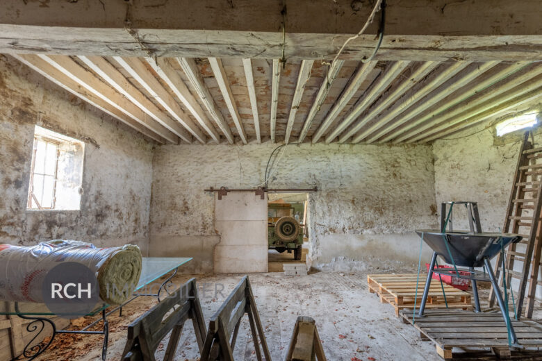 Photos du bien : Exclusivité – Garancières – Grange avec un beau potentiel de transformation