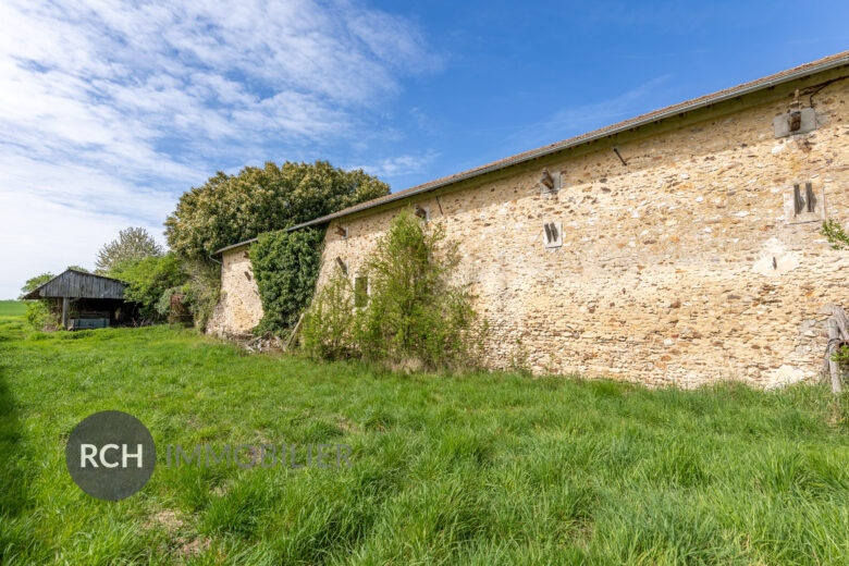 Photos du bien : Exclusivité – Garancières – Grange pleine de potentiel avec de beaux volumes à exploiter