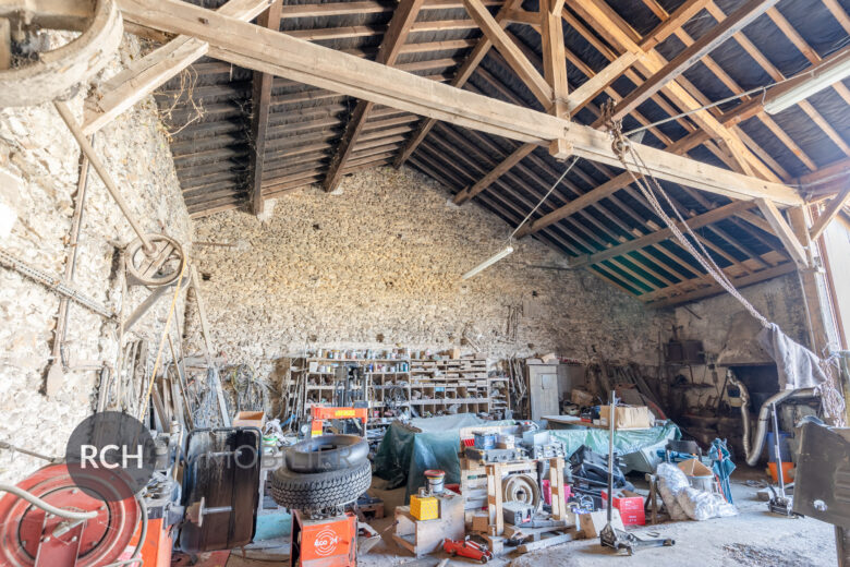 Photos du bien : Exclusivité – Garancières – Grange pleine de potentiel avec de beaux volumes à exploiter