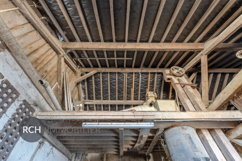 Photos du bien : Exclusivité – Garancières – Grange pleine de potentiel avec de beaux volumes à exploiter