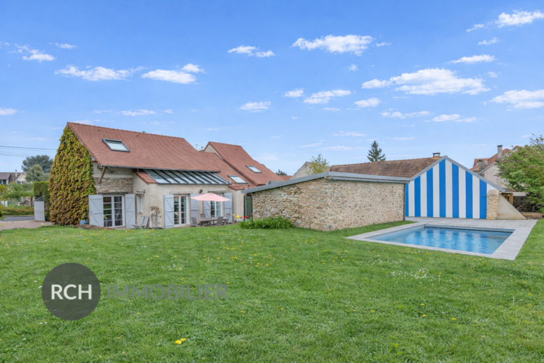 Photos du bien : Exclusivité – Boissy-Sans-Avoir – Maison familiale entièrement rénovée située au coeur d&rsquo;un village