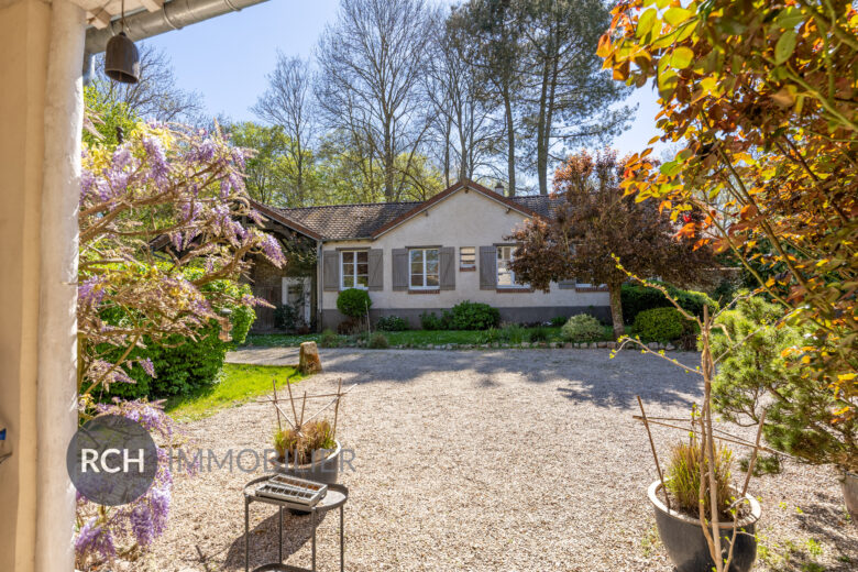 Photos du bien : Le Tremblay-sur-Mauldre – Splendide Maison de Maitre avec grand jardin arboré en coeur de village