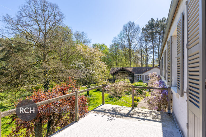 Photos du bien : Le Tremblay-sur-Mauldre – Splendide Maison de Maitre avec grand jardin arboré en coeur de village