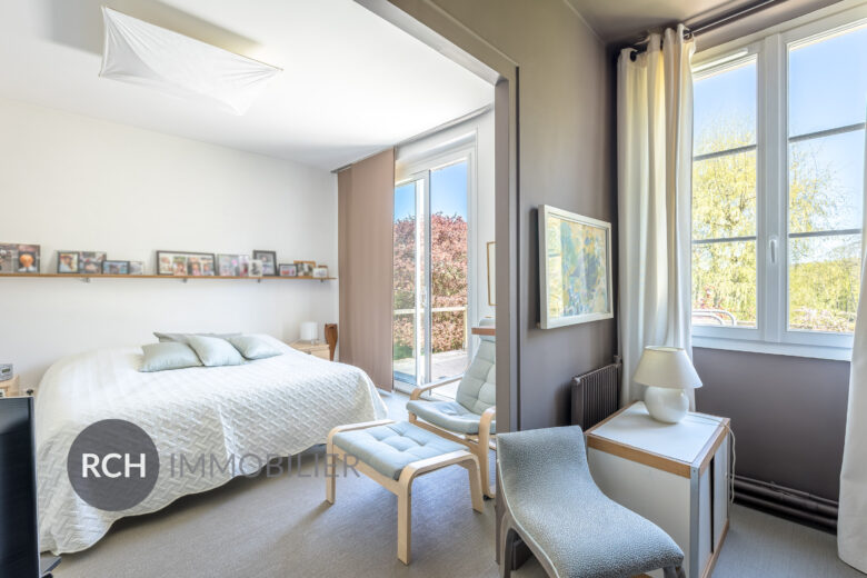 Photos du bien : Le Tremblay-sur-Mauldre – Splendide Maison de Maitre avec grand jardin arboré en coeur de village