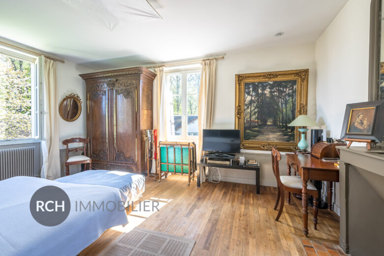 Photos du bien : Le Tremblay-sur-Mauldre – Splendide Maison de Maitre avec grand jardin arboré en coeur de village