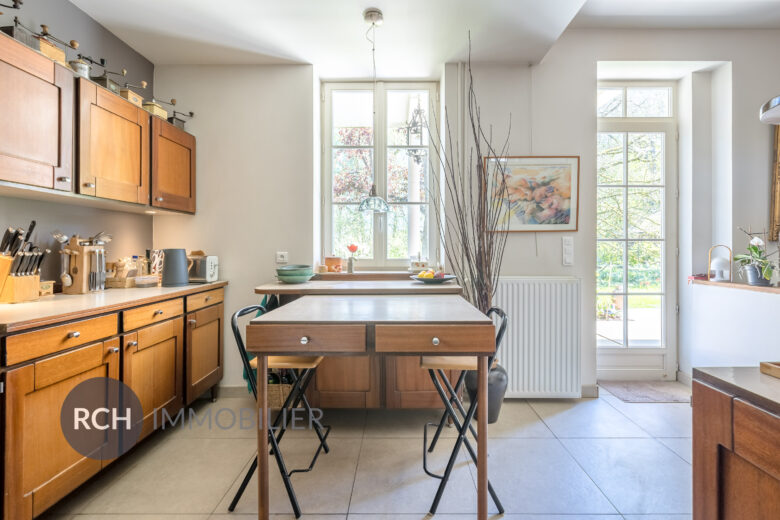 Photos du bien : Le Tremblay-sur-Mauldre – Splendide Maison de Maitre avec grand jardin arboré en coeur de village