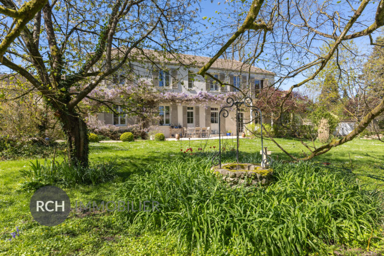 Photos du bien : Le Tremblay-sur-Mauldre – Splendide Maison de Maitre avec grand jardin arboré en coeur de village