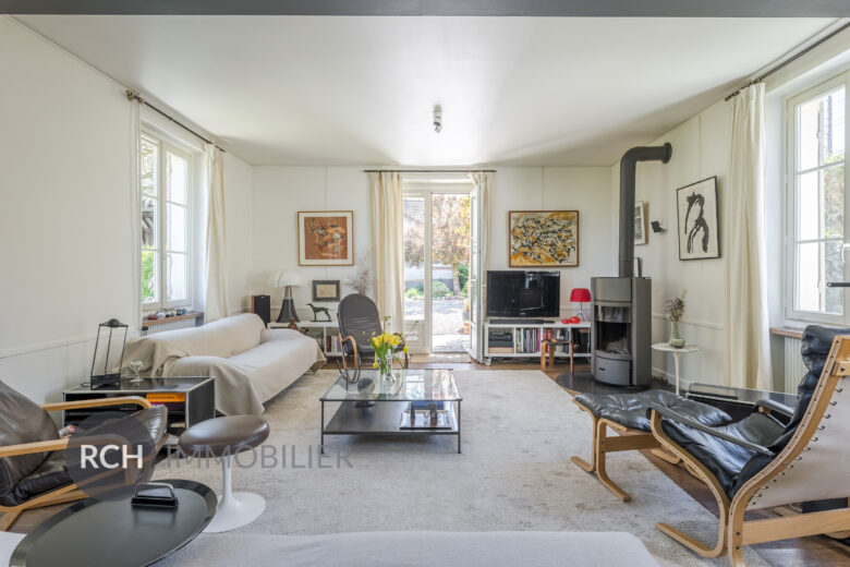 Photos du bien : Le Tremblay-sur-Mauldre – Splendide Maison de Maitre avec grand jardin arboré en coeur de village