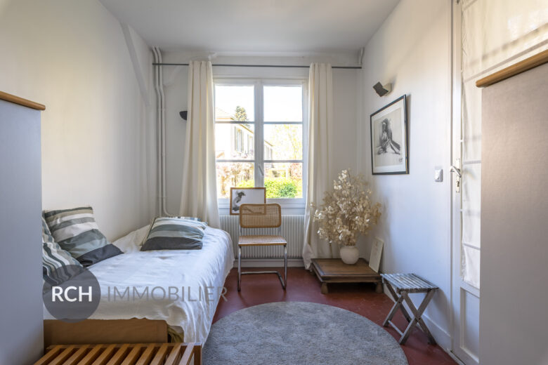 Photos du bien : Le Tremblay-sur-Mauldre – Splendide Maison de Maitre avec grand jardin arboré en coeur de village