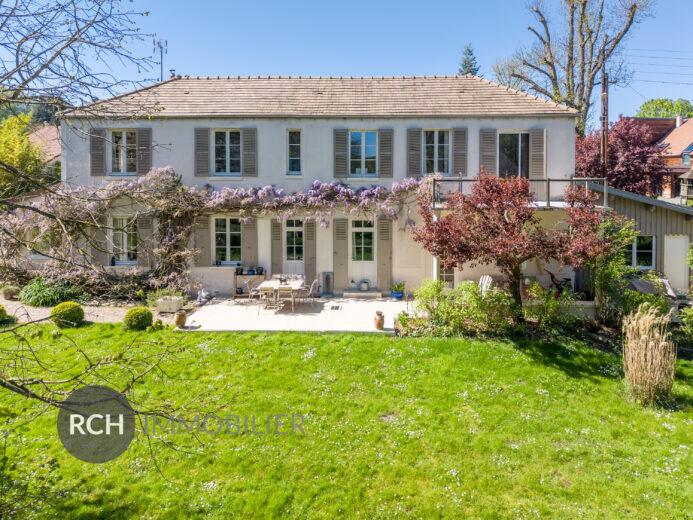 Photos du bien : Le Tremblay-sur-Mauldre – Splendide Maison de Maitre avec grand jardin arboré en coeur de village