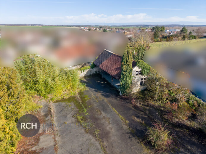 Photos du bien : Exclusivité – Maulette – Grange non viabilisée sur un terrain de 1 445 m2