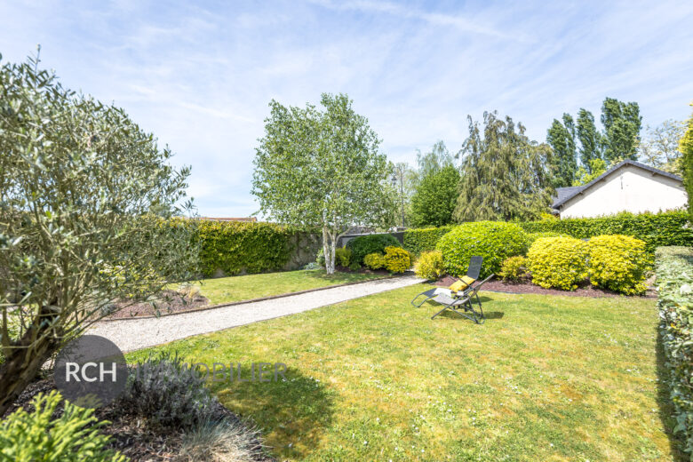 Photos du bien : Seul mandataire – Méré – Maison ancienne rénovée avec des matériaux de qualité et joli jardin