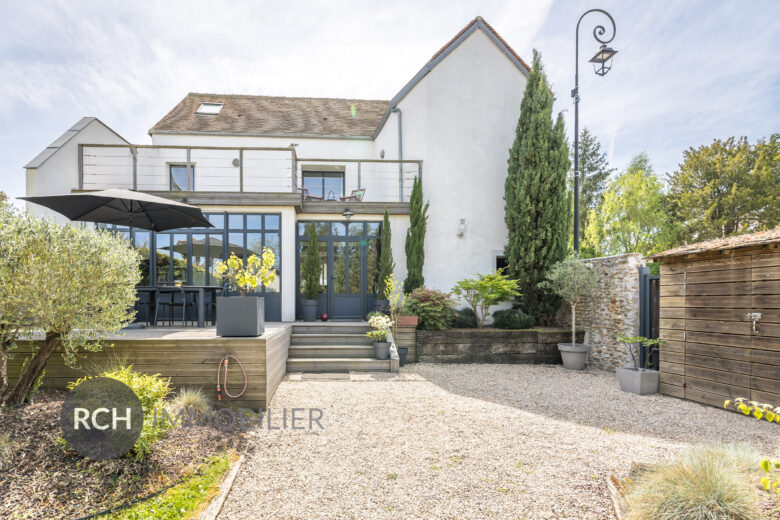 Photos du bien : Seul mandataire – Méré – Maison ancienne rénovée avec des matériaux de qualité et joli jardin